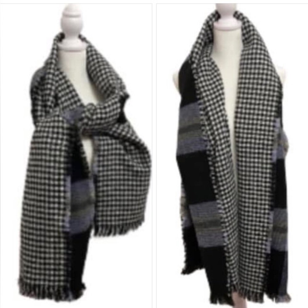 NWOT Tahari Acrylic Reversible Scarf OSFM - Picture 2 of 16